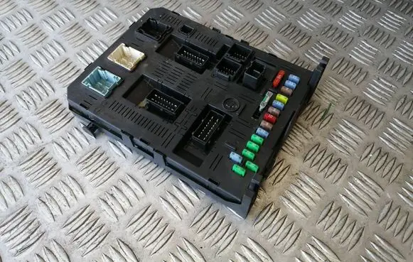 Citroen C5 Fuse module 281133963A1 21676031 28113342