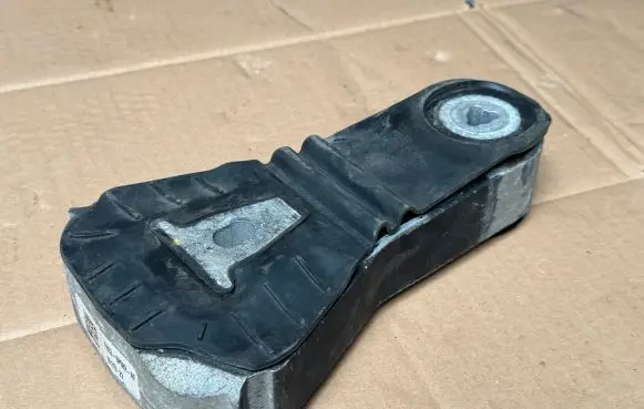 Ford Explorer Engine mount bracket FB536P082AF