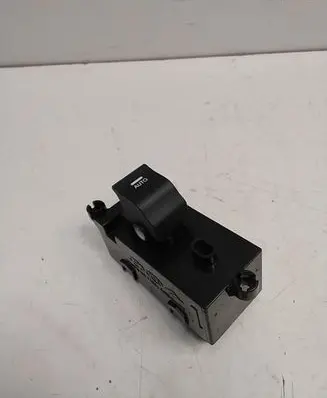 Hyundai i40 Tailgate glass/window release handle 935803Z000