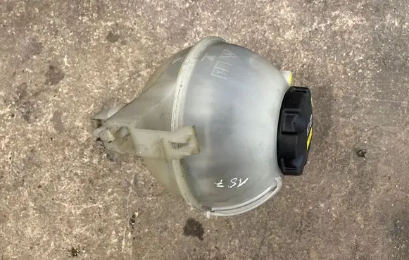 BMW 7 G11 G12 Coolant expansion tank/reservoir 1713861065402 17138610654 8610654