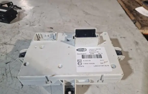 Fiat 500L Fuse module 51959155