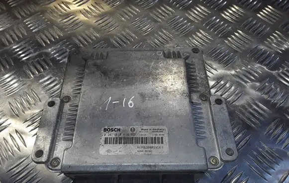 Renault Scenic I Engine control unit/module 0281010819 HOM8200039569 8200166362