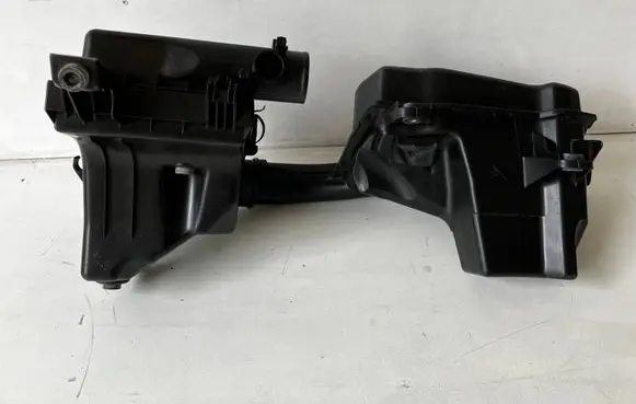 Toyota Prius+ (ZVW40) Air filter box cover 
