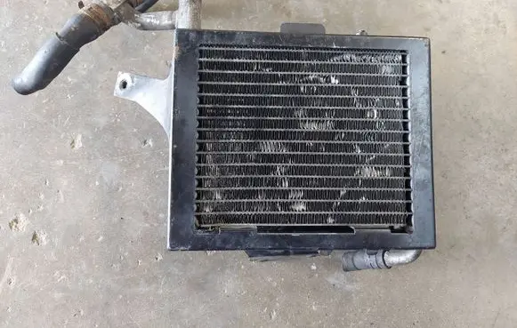 Engine oil radiator