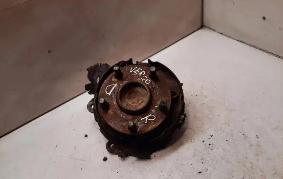 Toyota Corolla Verso E121 Rear wheel hub
