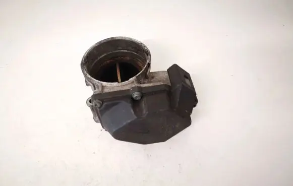 Volkswagen Golf V Throttle valve 03g128063a