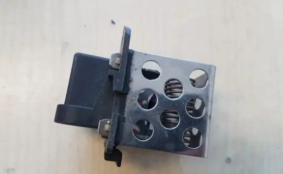Renault Clio II Coolant fan relay 8200045082