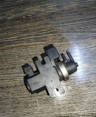 BMW 5 E60 E61 Vacuum valve 2247906