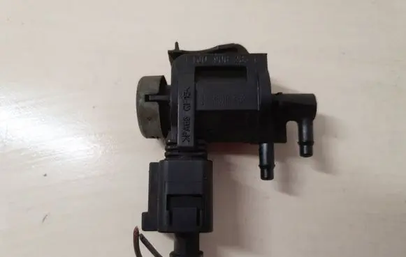 Audi A8 S8 D3 4E Turbo solenoid valve 1J0906283C