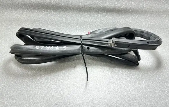 Audi A4 S4 B7 8E 8H Front door rubber seal 8E0837912M