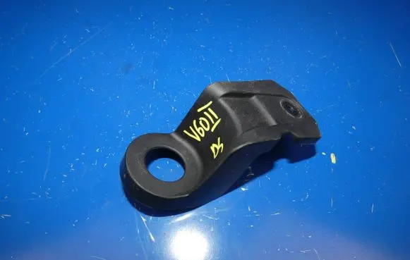 Volvo V60 Air filter cleaner box bracket assembly 31493244