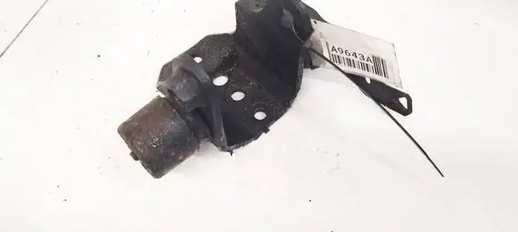 Engine mounting bracket