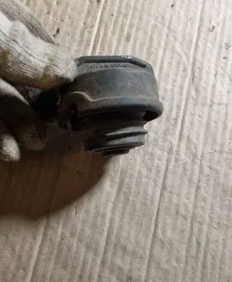 Volkswagen PASSAT B4 Fuel tank filler cap 