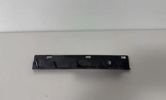 Front bumper mounting bracket