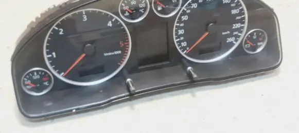 Audi A6 S6 C5 4B Speedometer (instrument cluster) E0682