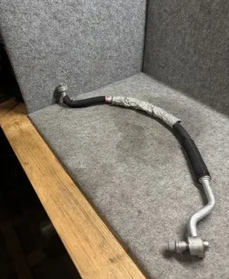 Dodge Durango Air conditioning (A/C) pipe/hose 68217218AD