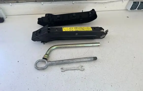 Volkswagen Transporter - Caravelle T5 Lift Jack 7H0011031D