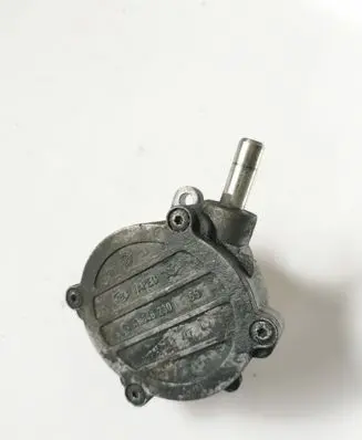Mercedes-Benz E W211 Vacuum pump A64623065