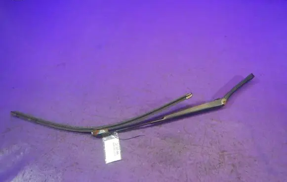 Volkswagen PASSAT B6 Front wiper blade arm 3C1955409C