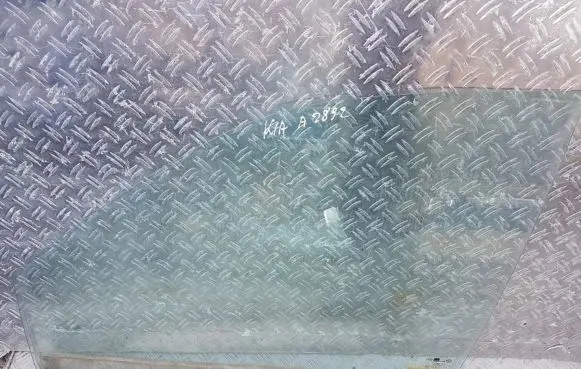 KIA Carnival Front door window glass four-door