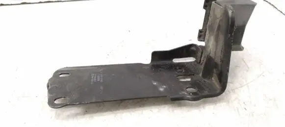 Radiator mount bracket