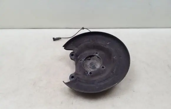Rear wheel hub spindle/knuckle