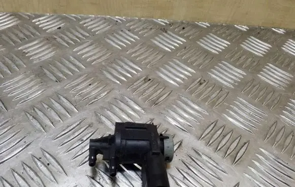 Volkswagen PASSAT CC Valve vacuum 1K0906283A