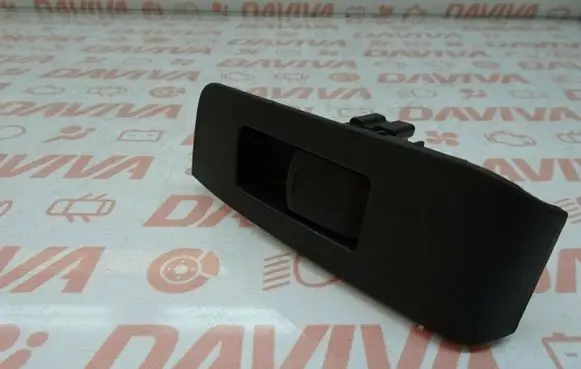 Nissan X-Trail T31 Electric window control switch 82961JG00A