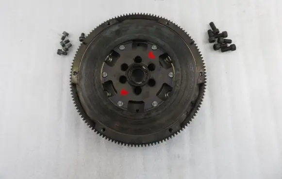Volkswagen Sharan Dual mass flywheel 06A185266