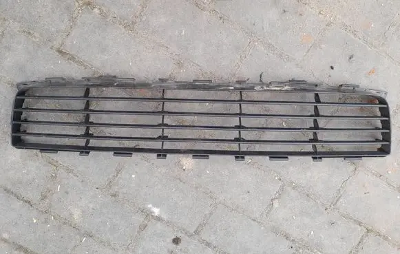 Toyota Auris 150 Front bumper lower grill 5311212120