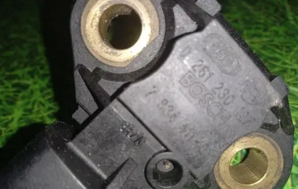 BMW M5 Air pressure sensor 0261230127 7834411