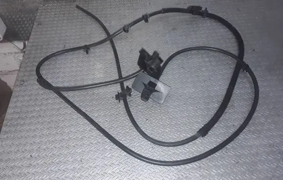 Alfa Romeo Tonale Windshield washer spray nozzle 