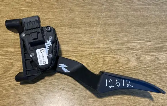 Opel Zafira B Accelerator throttle pedal 9202341