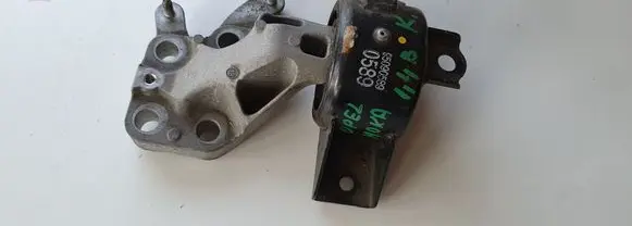 Opel Mokka Engine mount bracket 95090589 G2954300