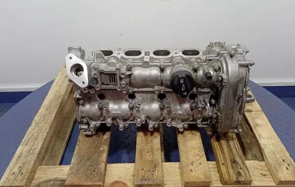 Infiniti Q50 Engine head R274016