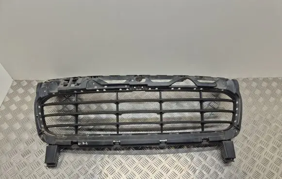 Porsche Cayenne (92A) Front bumper upper radiator grill 7P5807683