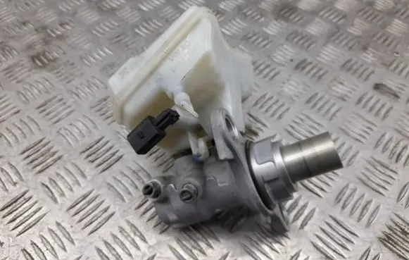 Porsche Macan (95B) Master brake cylinder 8W0611301