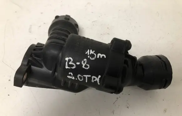 Volkswagen PASSAT B8 Thermostat/thermostat housing 04L121111H
