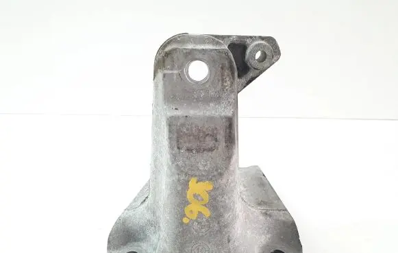 BMW 1 F20 F21 Engine mounting bracket 6788612
