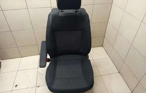 Peugeot 5008 Front driver seat 