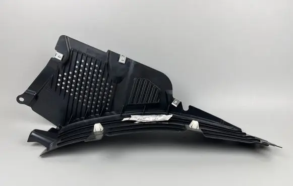 Front wheel arch liner splash guards