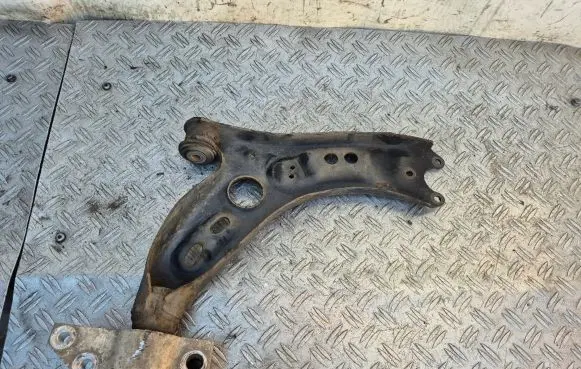 Skoda Octavia Mk2 (1Z) Front lower control arm/wishbone
