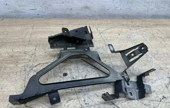 BMW 7 F01 F02 F03 F04 Fender mounting bracket 7183752