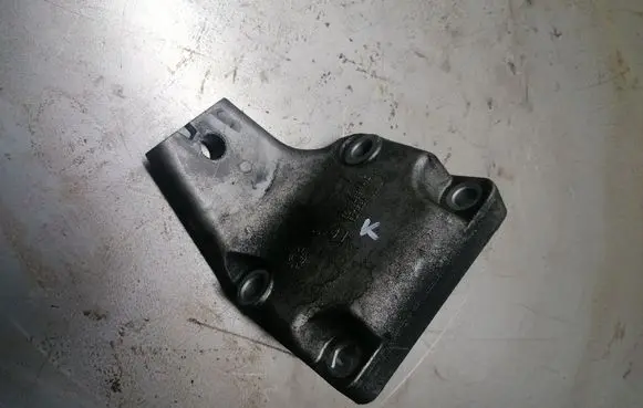 Jeep Grand Cherokee Engine mounting bracket 52124991AC