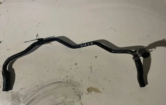 Land Rover Discovery 4 - LR4 Engine coolant pipe/hose
