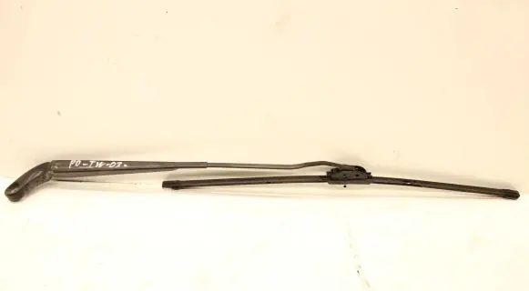 Windshield/front glass wiper blade