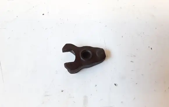 Land Rover Freelander 2 - LR2 Fuel Injector clamp holder 569222
