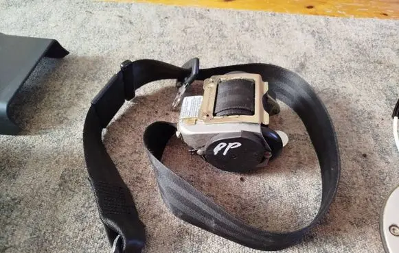 Audi TT Mk1 Front seatbelt 8N8857706G 560547000D 040197