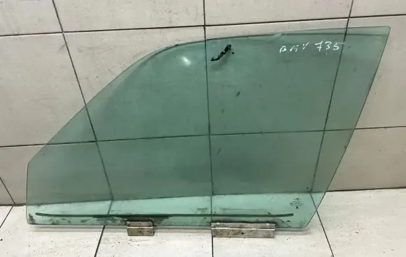 BMW 7 E32 Front door window glass four-door