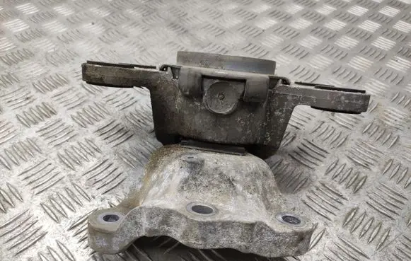 Volvo S80 Engine mount bracket 31401307